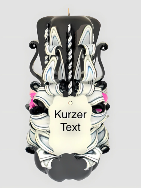 Personalisierte Grabkerze mit kunstvollem Schnitzdesign, schwarze Kerze mit Schild für kurzen Text