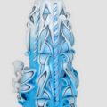 Handgeschnitzte Kerze in Blau mit Engel-Figur,