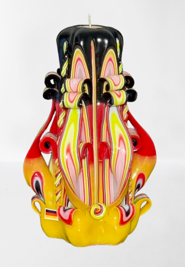 Fahne als Handgeschnitzte Kerze mit Nationalflagge Deutschland als Souvenir, einzigartiges Urlaubs- und Geschenkes für Freunde und Gäste.