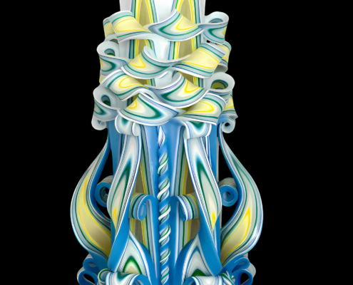 handgeschnitzte Kerze in Hellblau mit gelbem Innenkern, dekorative Luxuskerze, Unikat aus Berlin.