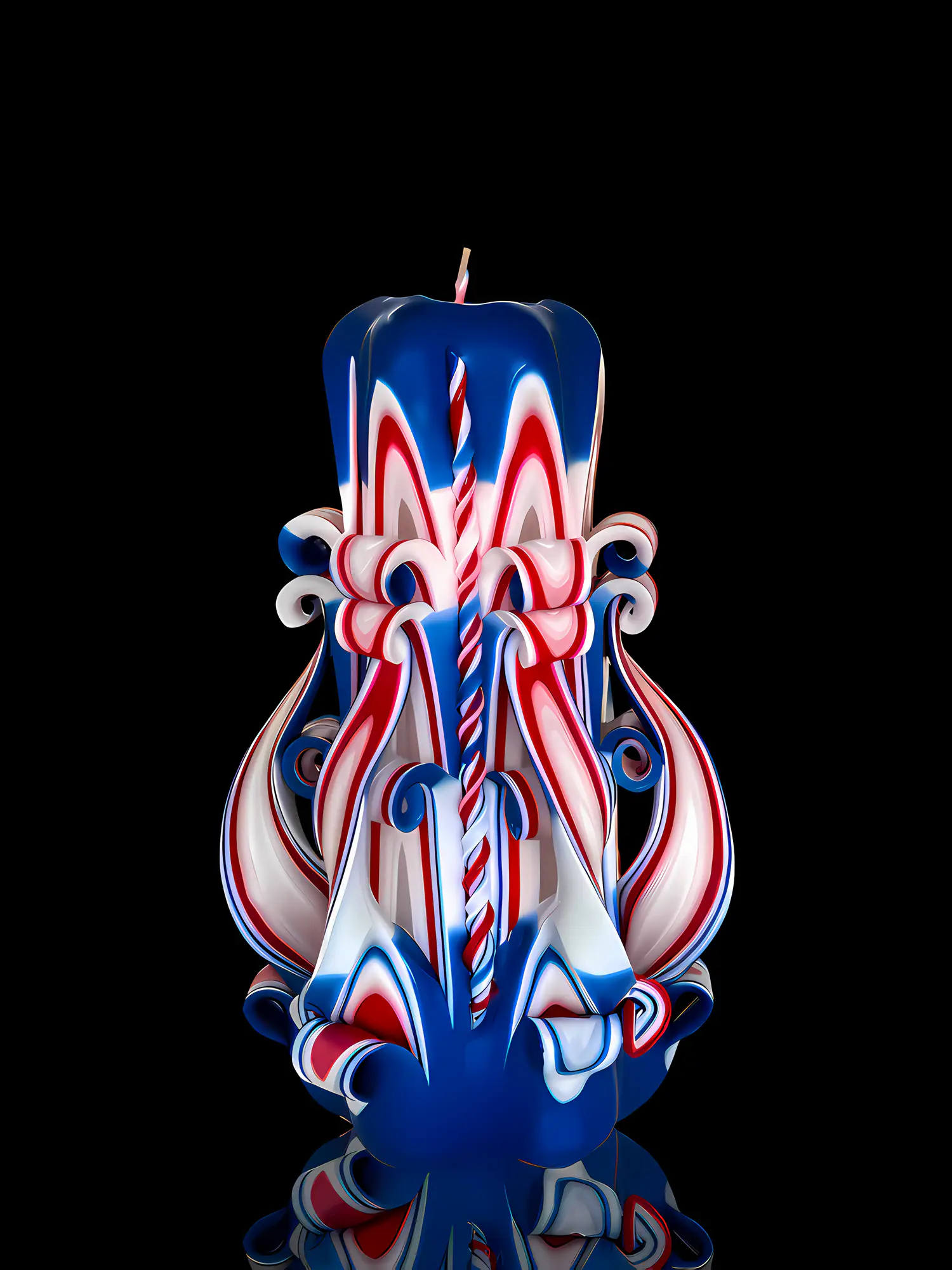 Kegelförmige, sechseckige handgeschnitzte Laternen-Kerze in Blau und Rot mit weißen Akzenten, dekorative Luxuskerze aus Berlin, Unikat.