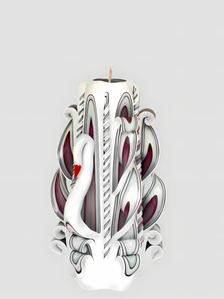 Handgeschnitzte weiße Kerze in Schwann Form mit pinken und lila Akzenten