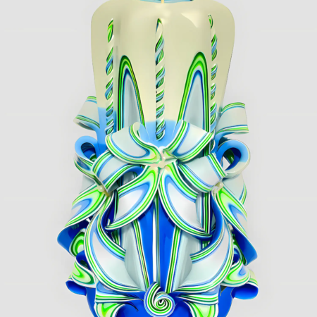 Handgeschnitze Kerze in blau-weiß, Schnittdesigt als Blume