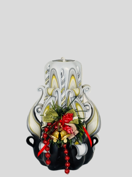 Handgeschnitzte 14 cm Weihnachtskerze mit goldenen und roten Farbtönen, roter Weihnachtskette und silberner Kugel